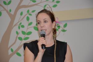 Pevci in Miklavž obiskali stanovalce 4